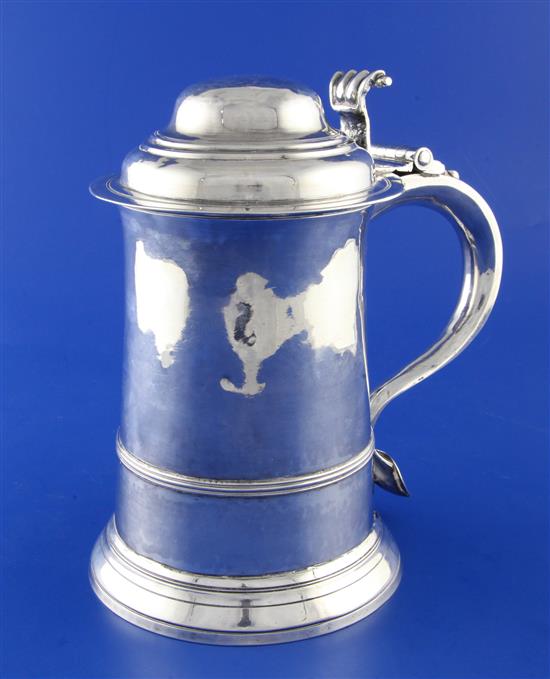 A late George II silver tankard, 26.5 oz.